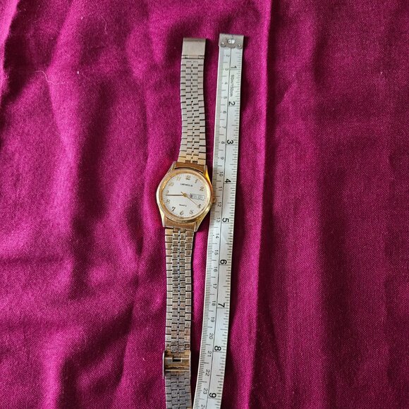 Vintage Caravelle by Bulova Quartz Watch – Gold Tone, Day-Date - Picture 13 of 15